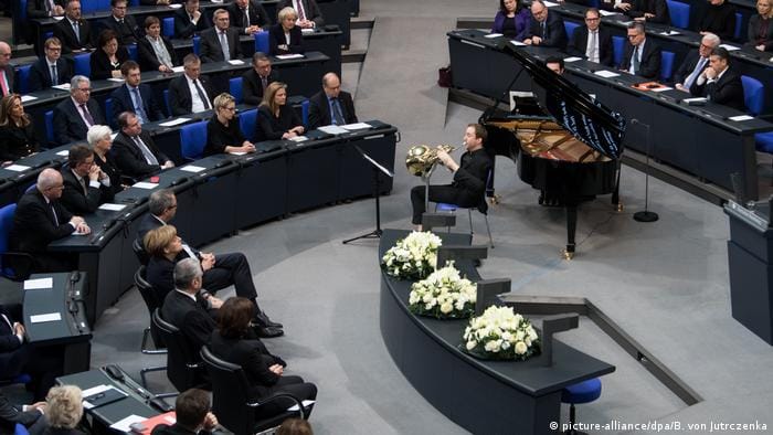 Deutschland Gedenkstunde im Bundestag (picture-alliance/dpa/B. von Jutrczenka)