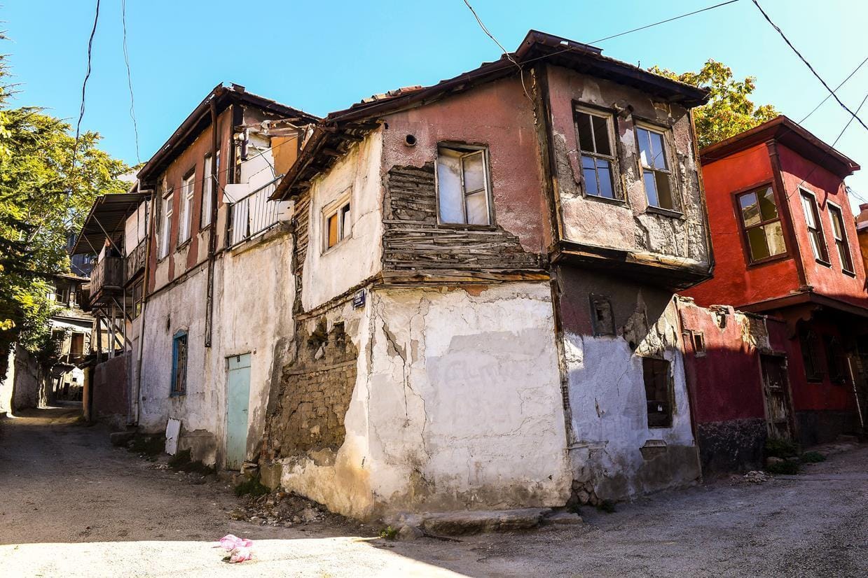 Bir zamanlar bütün kapıların  açık olduğu bir mahalle: Yahudi Mahallesi