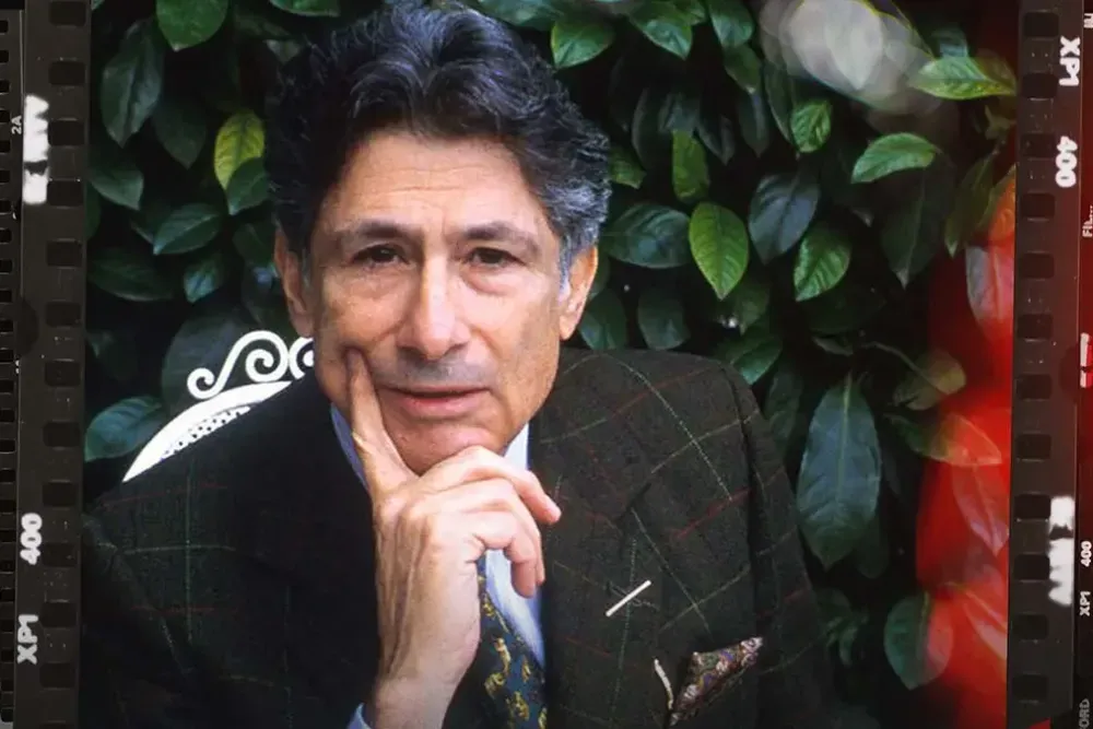 Edward Said: Dünyalar Arasında Bir Aydın - Nural Sümbültepe