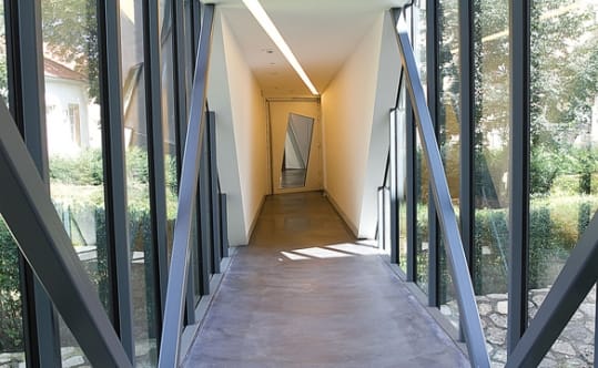 Felix Nussbaum Evi’nin camları – Anita Sezgener