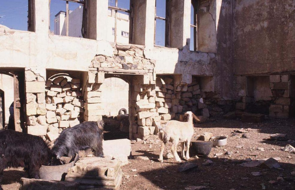 İçinde keçi otlatılarak “korunan” Kilis sinagogu