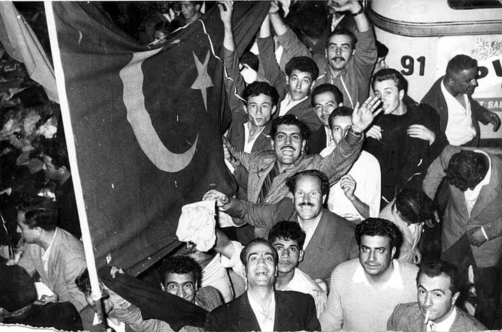 Yağma yaparken gülebilmek – Ahmet Kuzik