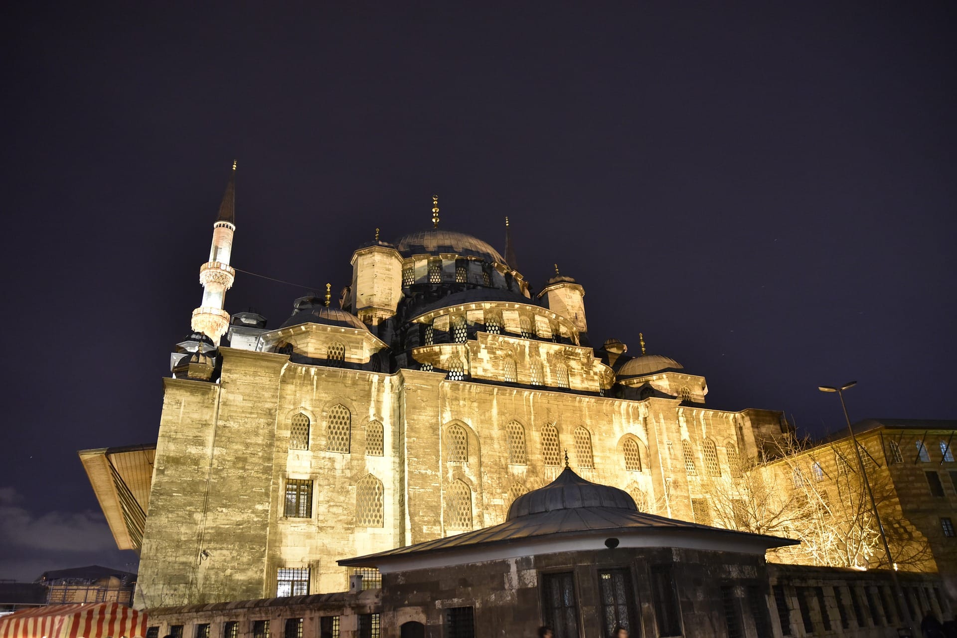Diyanet, Yeni Camii’yi “anlatıyor”: Pis bir Yahudi mahallesiydi