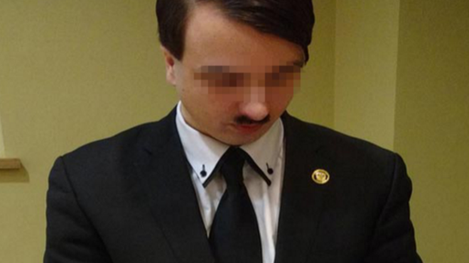 Avusturya’da Kendini Adolf Hitler’e Benzeten Bir Kişi Gözaltına Alındı