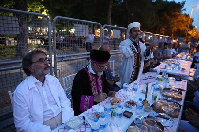 Türk Musevi Cemaati, Edirne’de iftar verdi: “Bütünleşelim, kardeşçe bu ülkede yaşayalım”