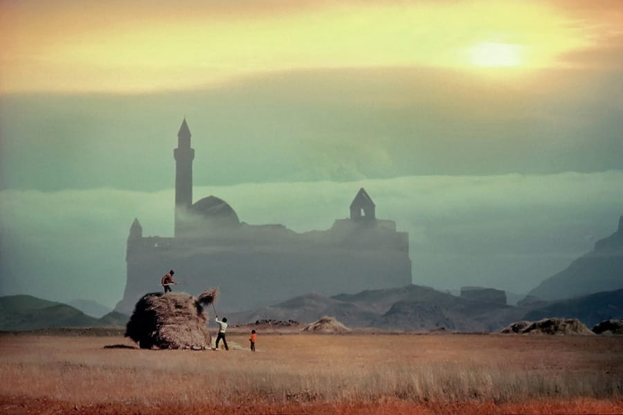 Yusuf Tuvi’nin ‘’Vizörden bir yaşam serüveni’’ retrospektifi, İstanbul Fotoğraf Müzesi’nde