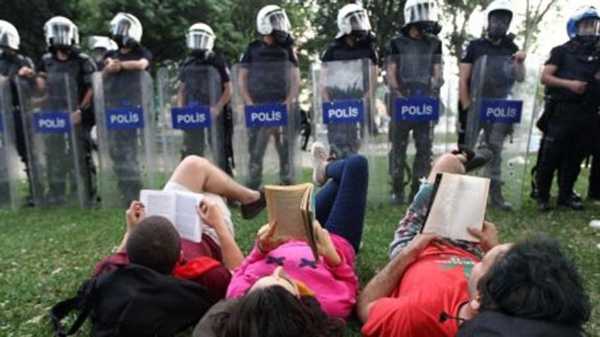 Benjy Anlatıyor: “Ben aşık olacağım kişiyle evleneceğimi biliyorum ama Müslüman biriyle evlenirsem babamı karşıma alacağımı da biliyorum.”