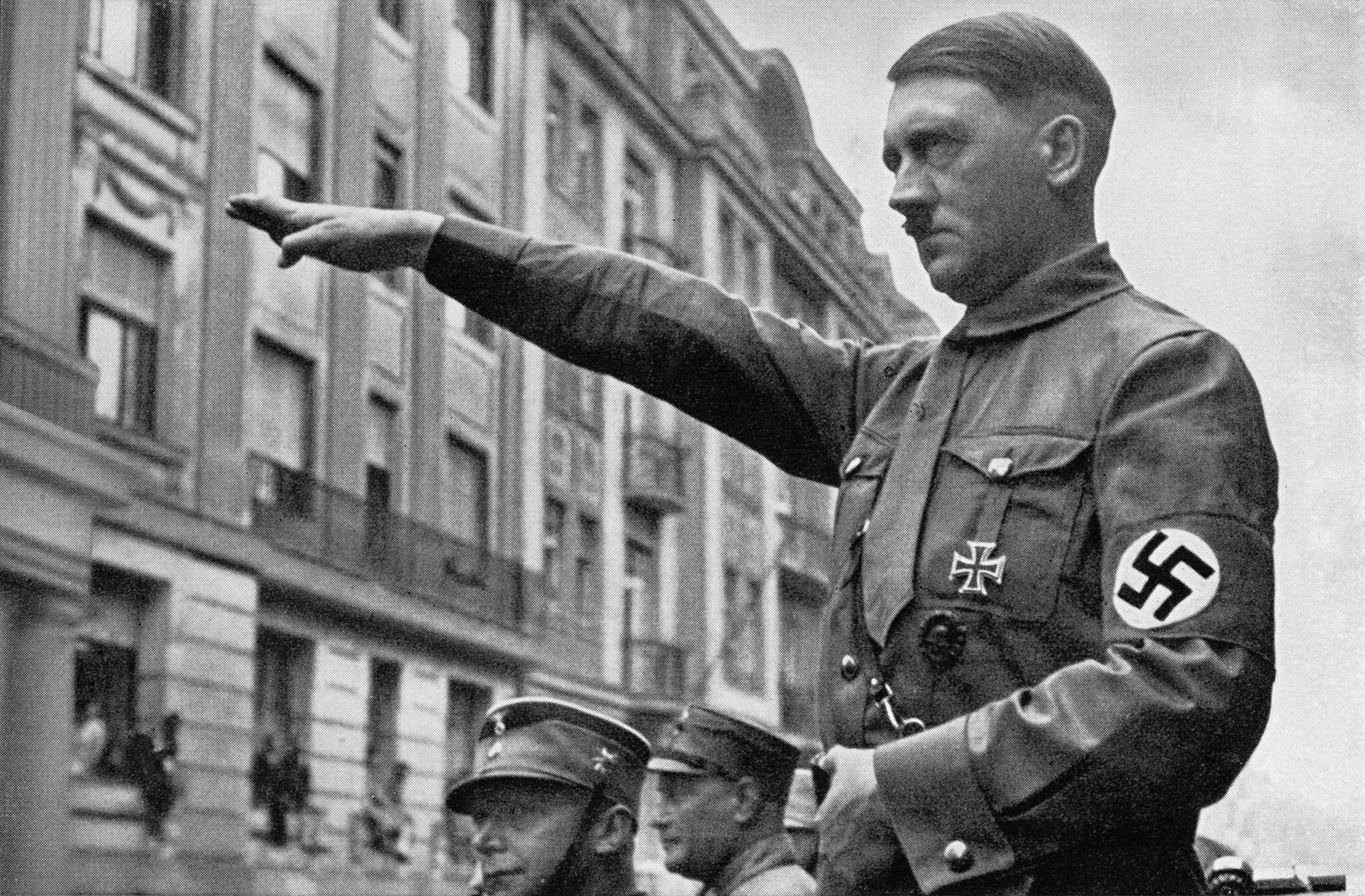 80’lerin Almanya’sından Bir Duvar Yazısı: “En İyi Alman Adolf Hitler’di” – Serdar Korucu