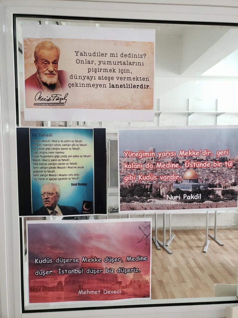 Bir başka lise panosu, yine antisemitizm!