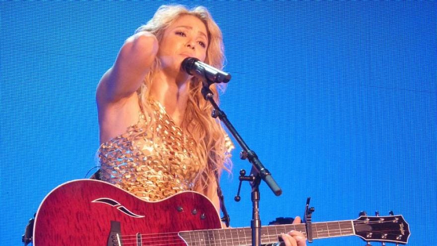 Shakira’nın Kolyesine Nazi Suçlaması