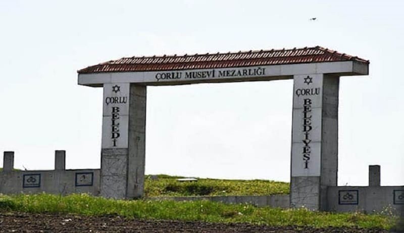 Musevi mezarlığının kapısı çalındı