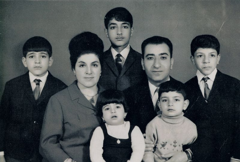 Hayatımdaki Devrim: İran Ayaklanması Tahran’da Bir Yahudi Aile İçin Her Şeyi Nasıl Değiştirdi