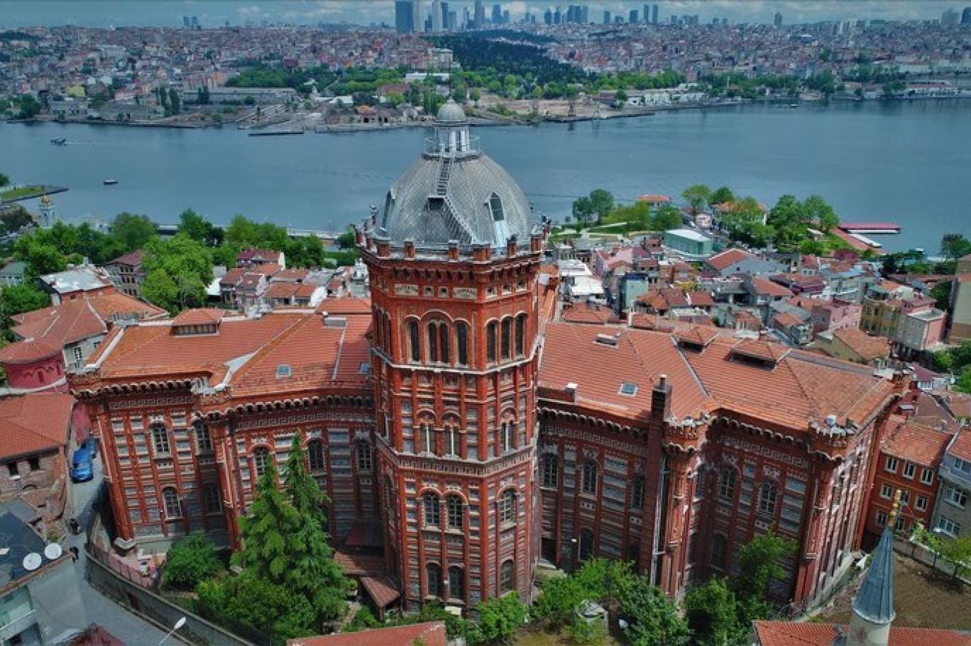 Asırlık okullar 280 öğrencisiyle kapanmamak için direniyor