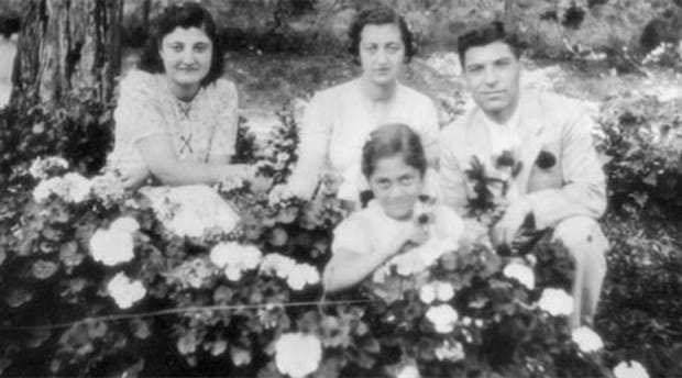 Dikenleri kopardığın yerler teker teker kanar
