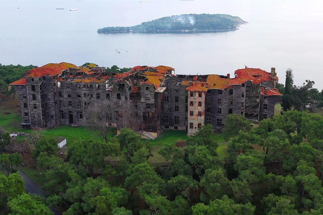 55 yıl sonra kurtuluyor: Büyükada Rum Yetimhanesi için restorasyon hazırlığı başladı