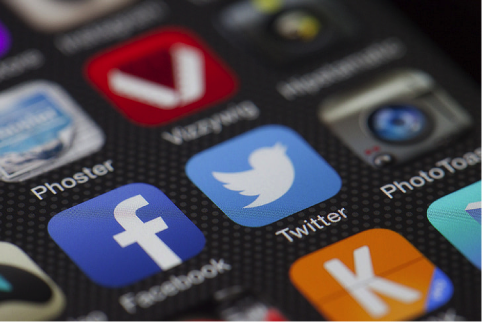 Holokost inkarı Facebook’un ardından Twitter’da da yasaklanmaya hazırlanıyor