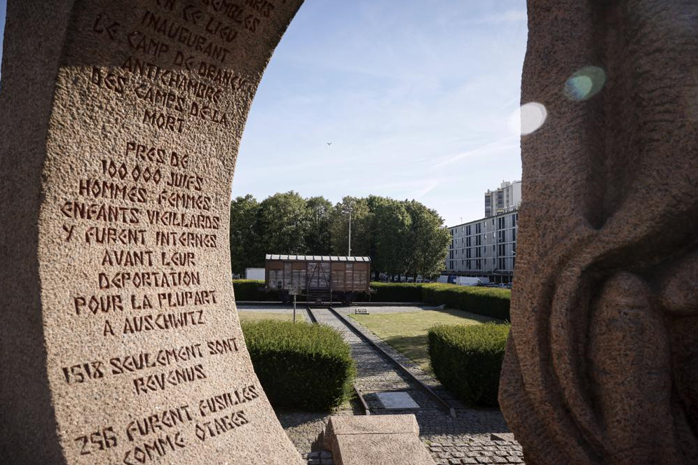 Yahudi oldukları için Nazi ölüm kamplarına gönderilen 13 bin kişi 80 yıl sonra Paris’te anıldı