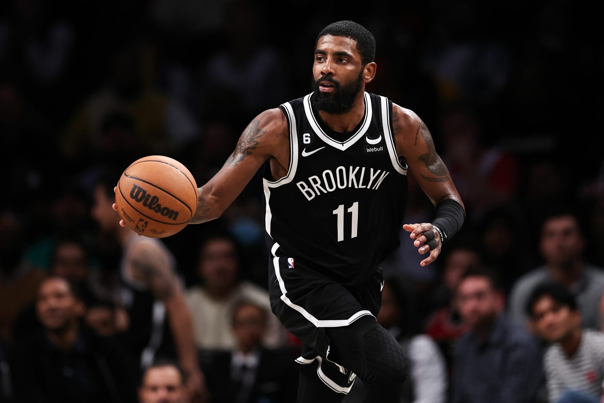 Kyrie Irving, Yahudi karşıtı belgeselin linkini paylaştığı için özür diledi