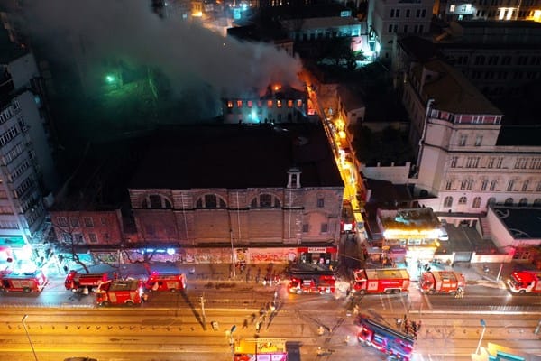 Karaköy’de Surp Pırgiç Kilisesi lojmanında yangın: 2 can kaybı