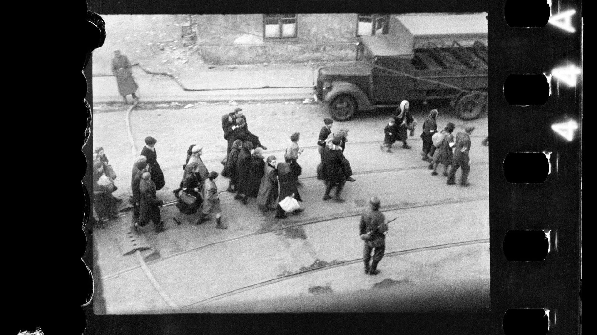 Varşova Gettosu Ayaklanması’nın kayıp fotoğrafları bulundu