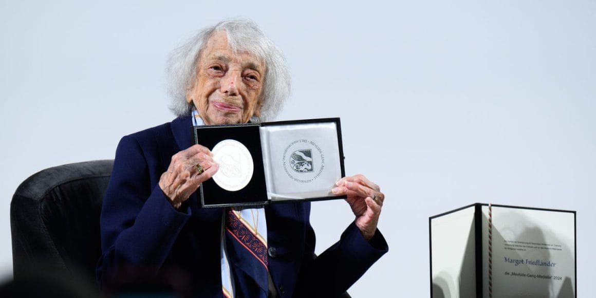 102 yaşındaki Holokost mağduruna Mevlüde Genç ödülü