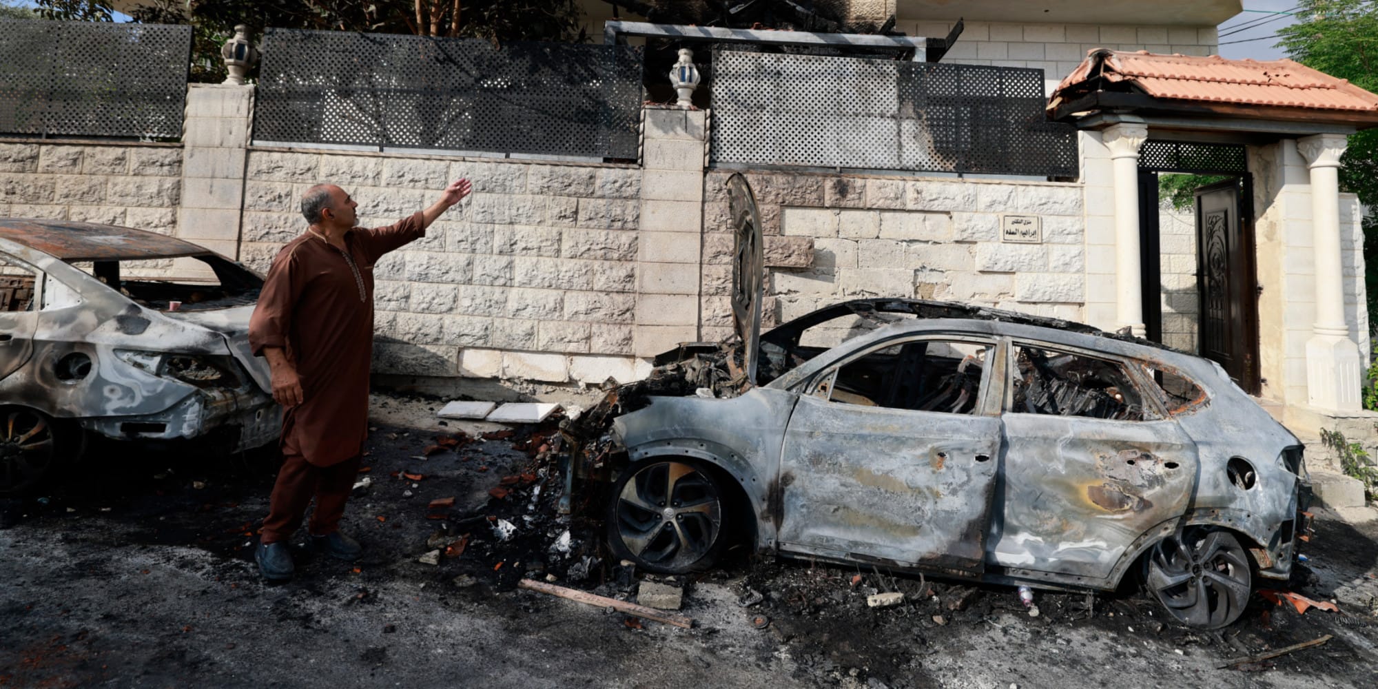 Batı Şeria’da bir pogrom daha: Evler, arabalar yakıldı, bir kişi öldürüldü