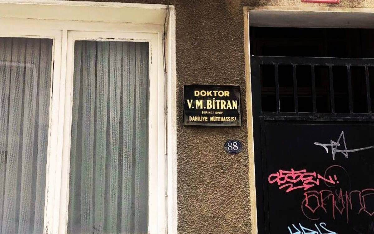 Yeldeğirmeni’ndeki Yahudiler ya da Dr. Viktor Bitran’ın tabelası – Tuğçe Yılmaz