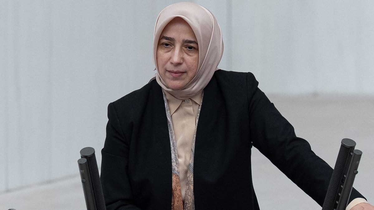 Akpli Özlem Zengin’den Sansür Çağrısı: “Holokost filmleri yasaklansın”